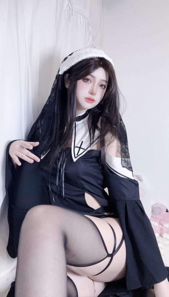 图片[1]-疯猫ss – NO.167 修女自拍[21P-92MB]-蜜桃啵啵