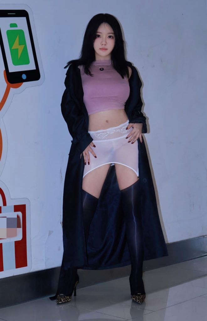 图片[1]-[Xiuren秀人网]2024.11.22 NO.9489 小薯条nienie [84+1P／855MB]-蜜桃啵啵